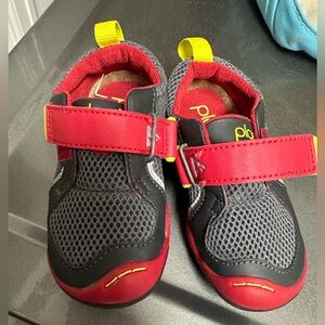 Plae toddler 7.5 gym shoes